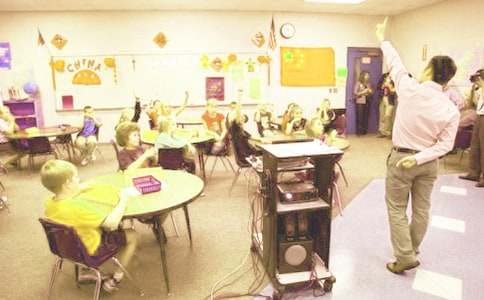 《国旗国旗真美丽》教学设计