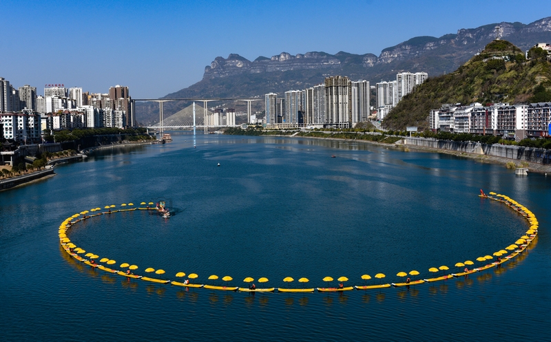 乌江穿城而过。