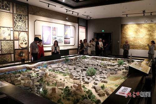 参观吉州窑博物馆