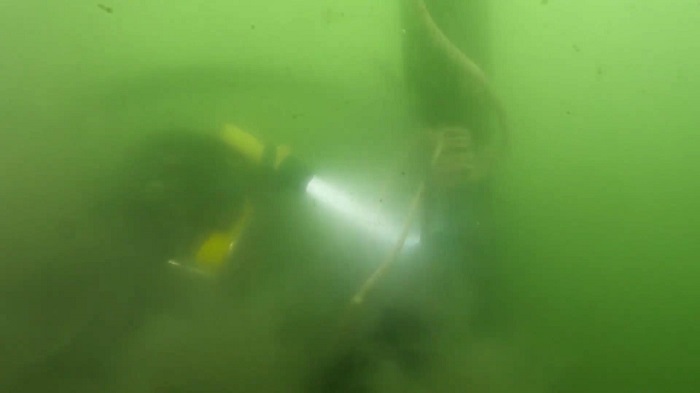 水下能见度非常低。(图片来源:山东省水下考古研究中心)