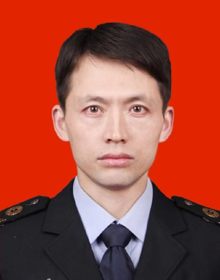 市政府机关党组成员、市纪委监委派驻政府办纪检监察组组长:骆荣辉